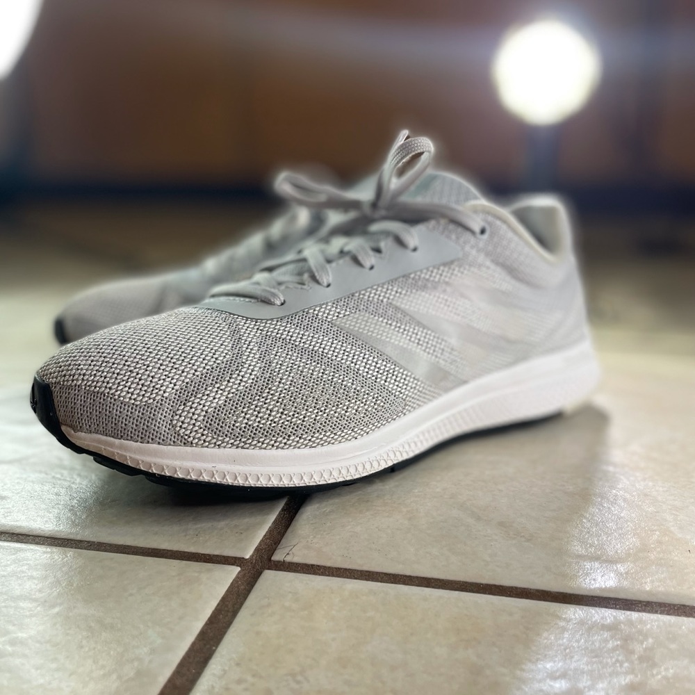 Adidas Bounce mana shoes size 6